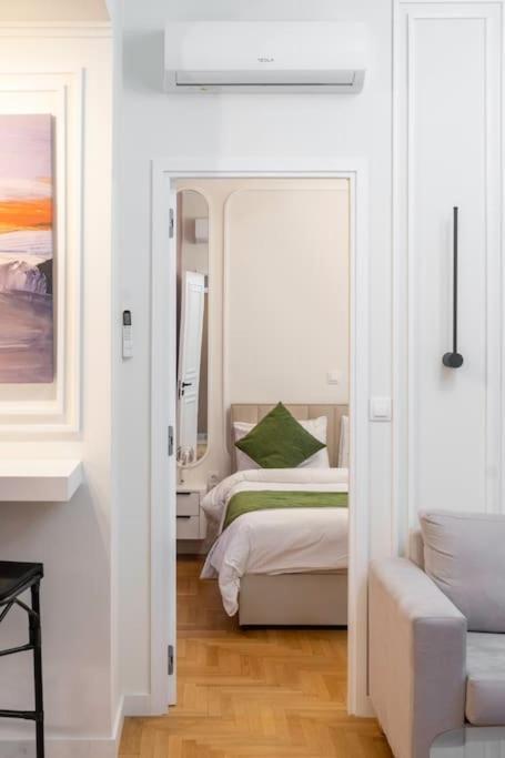 אתונה Lux 2 Bedroom Apt Next To Metro מראה חיצוני תמונה