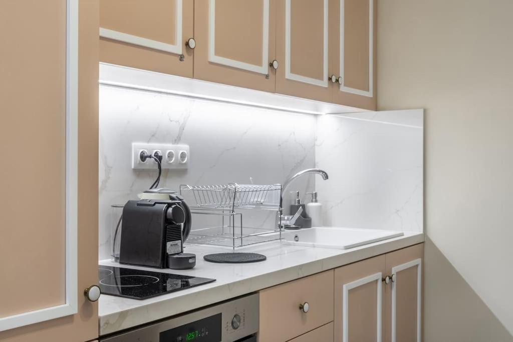 אתונה Lux 2 Bedroom Apt Next To Metro מראה חיצוני תמונה
