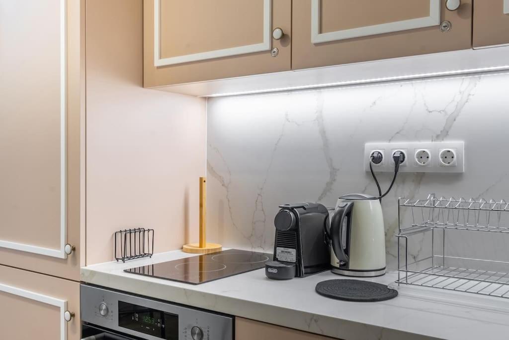 אתונה Lux 2 Bedroom Apt Next To Metro מראה חיצוני תמונה